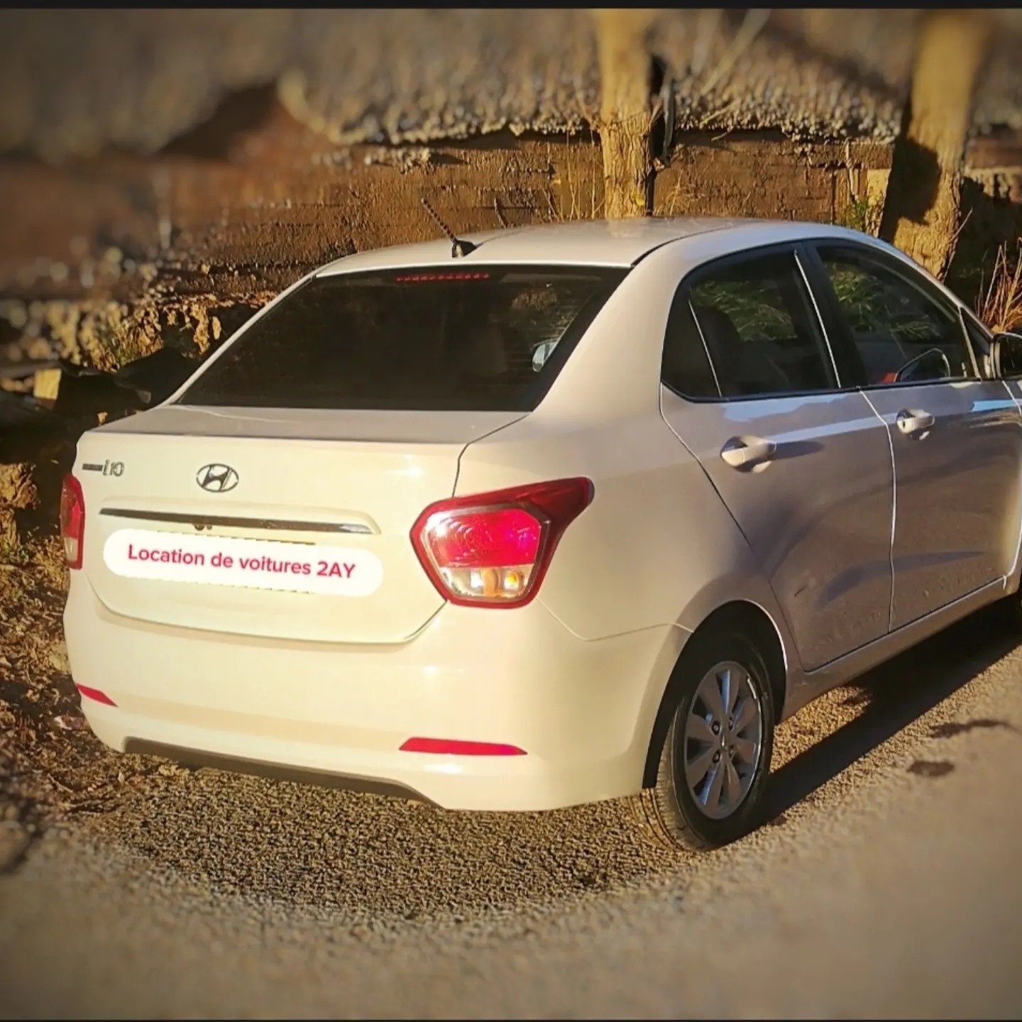 Hyundai Grand i10 3 Location voiture Sétif – Hyundai Grand i10 disponible à la réservation