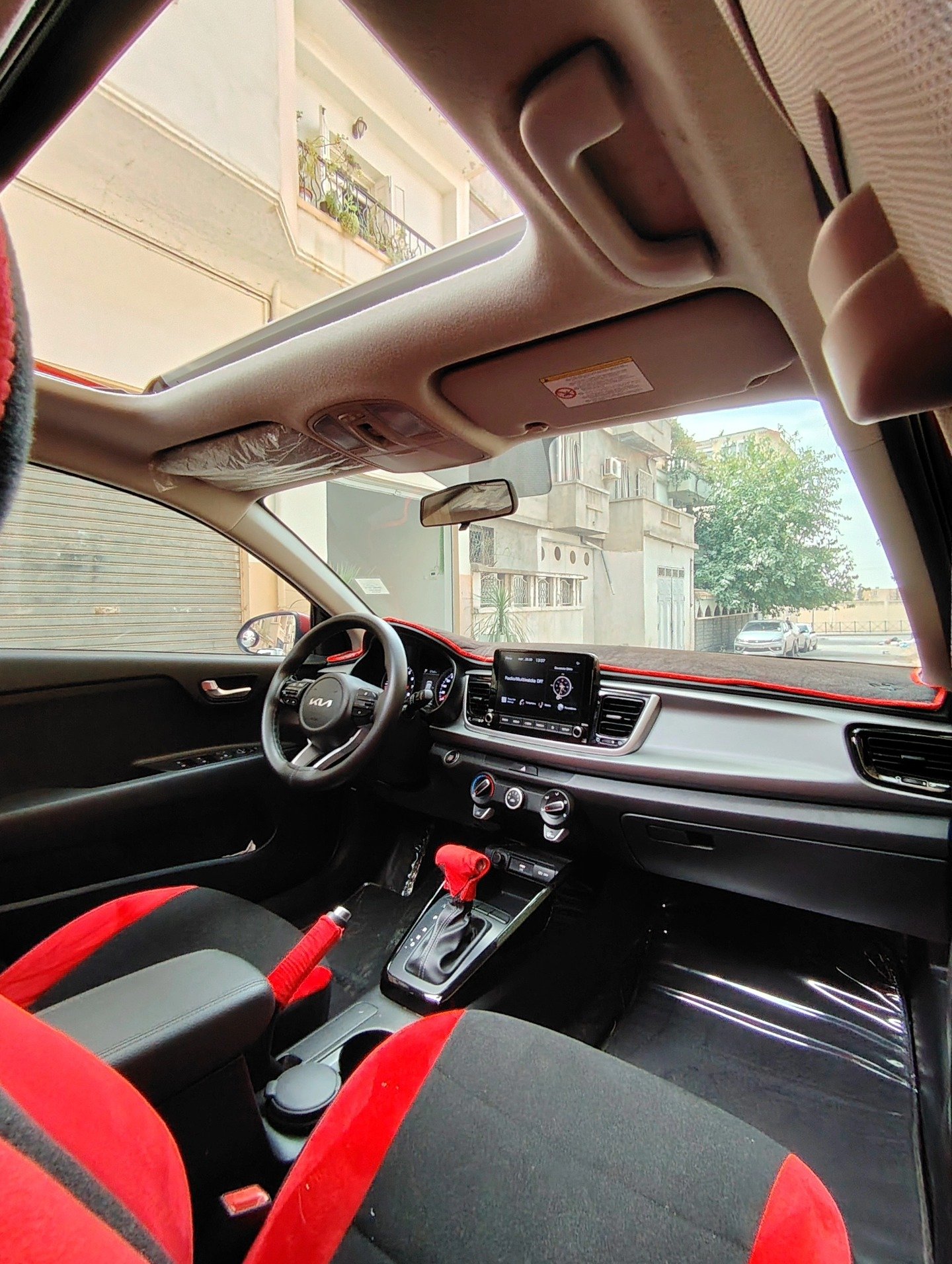 Kia Rio 2 Kia Rio 2023 en location de voitures à Sétif chez 2AY