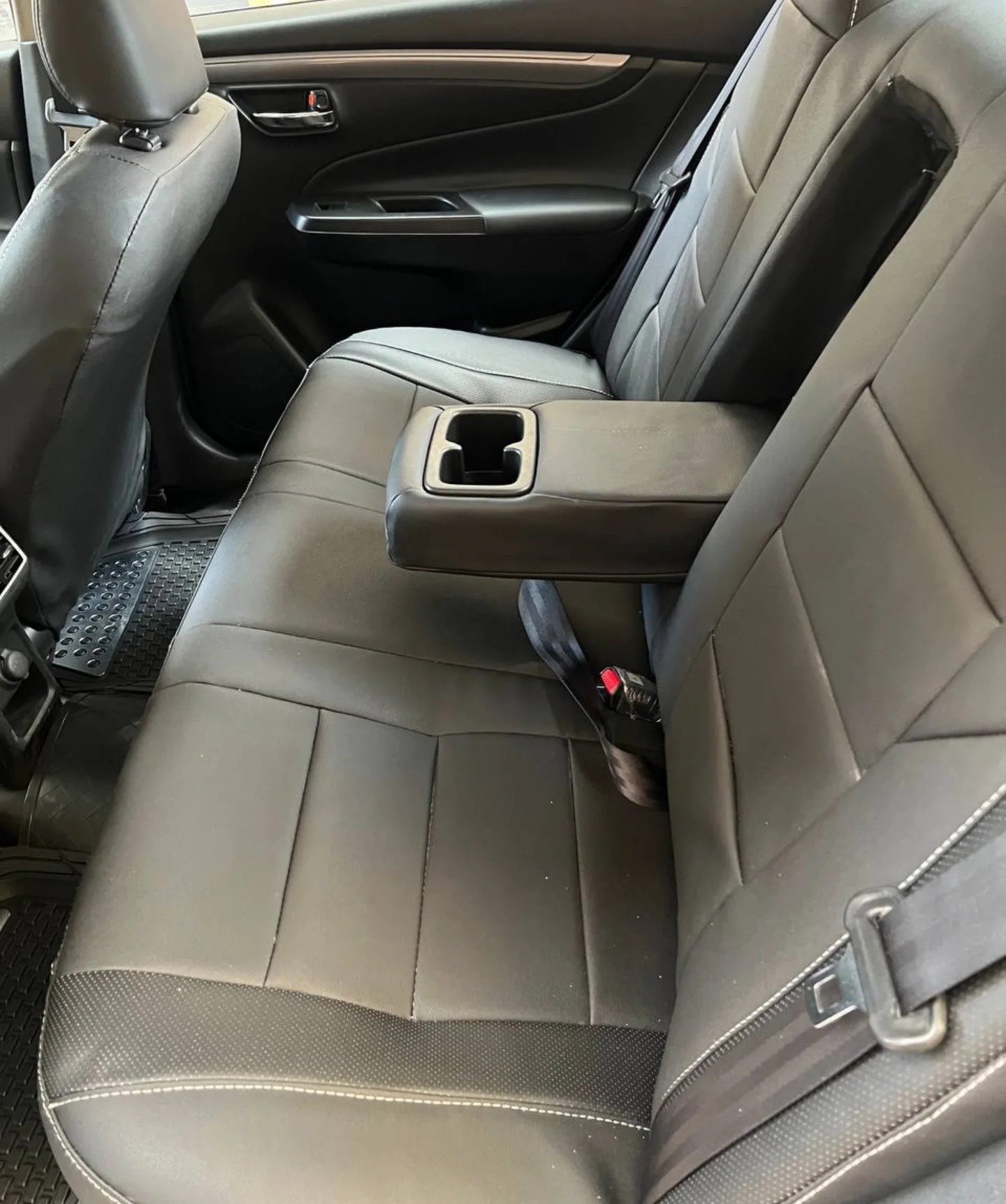 Suzuki Ciaz 6 Location de voiture Sétif Suzuki Ciaz berline confortable