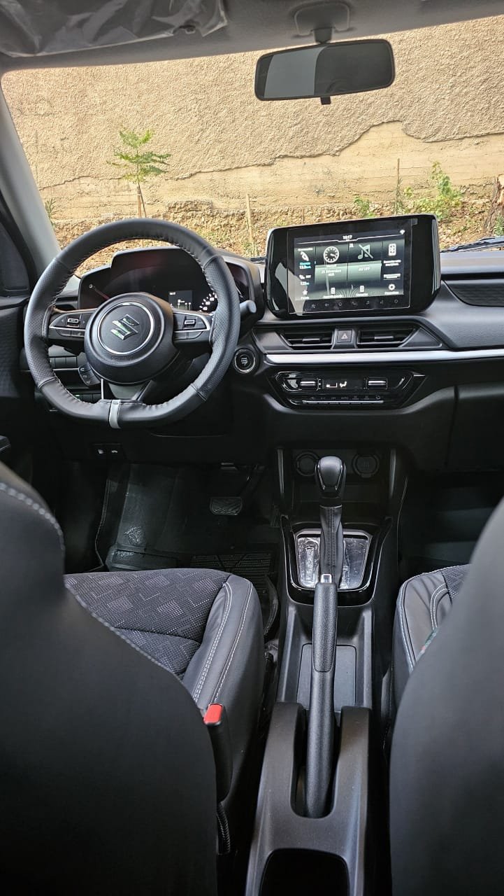 Suzuki Swift 2025 4 Suzuki Swift 2025 blanche à louer en location de voiture Setif