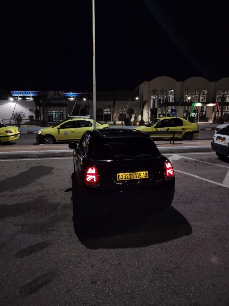 Mini Cooper noir location voiture Sétif nuit aéroport – 2AY Location De Voitures