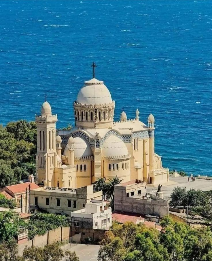 Notre Dame d'Afrique | 2AY Location De Voitures