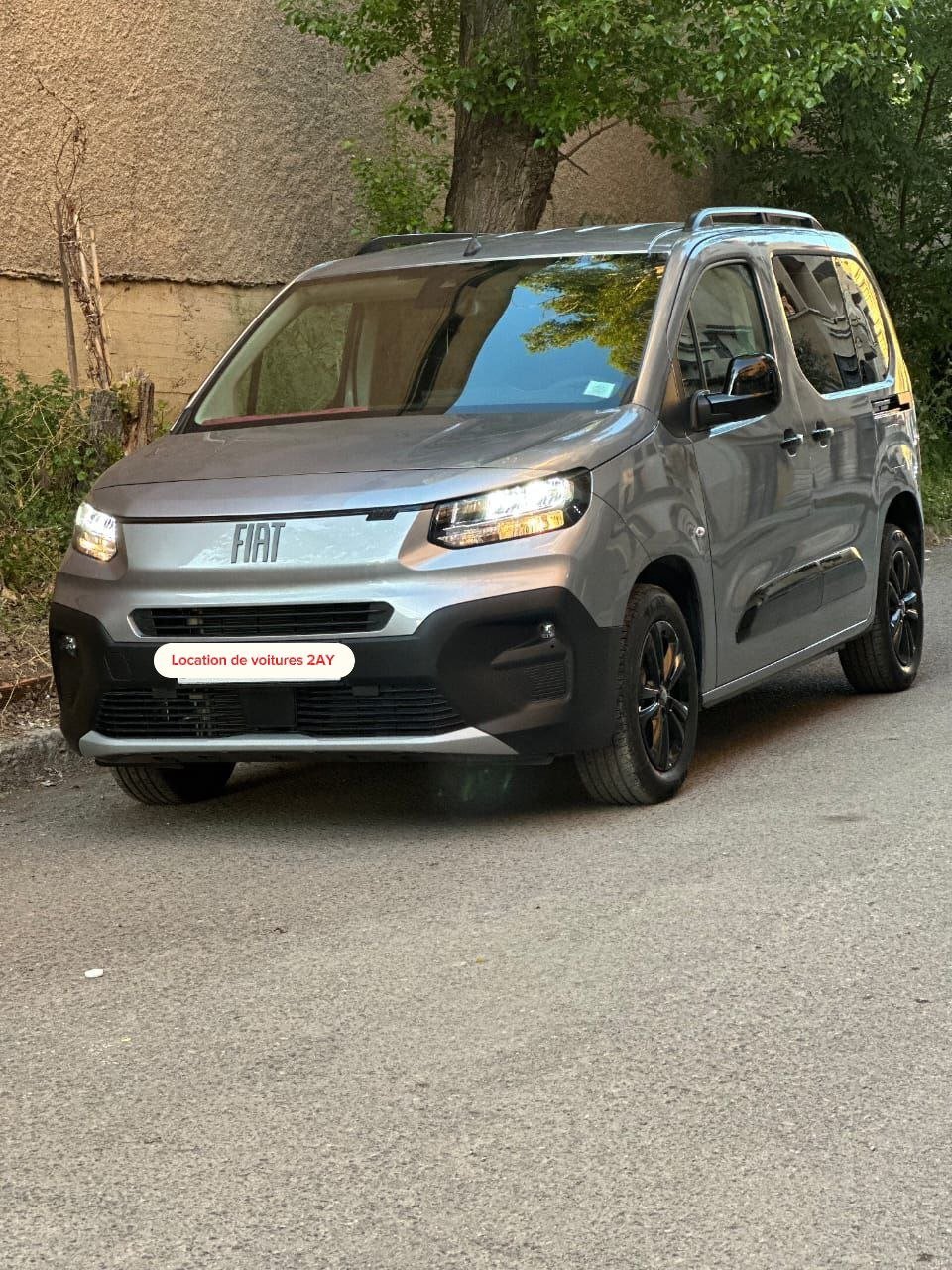 Location Fiat Doblò Panorama 1.6 essence 5 places 2025 disponible à Sétif – 2AY location voitures