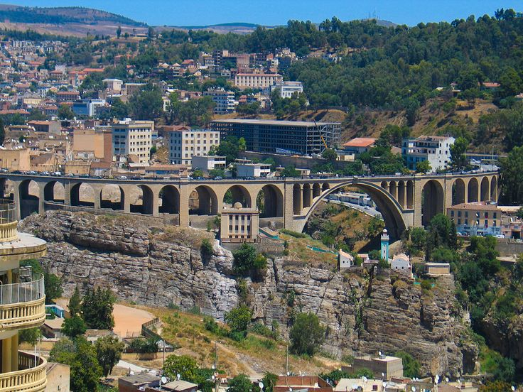 constantine Les Gorges du Rhumel vues d'en bas